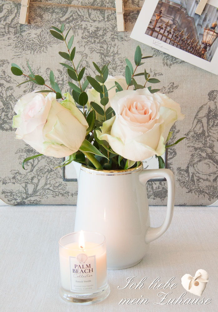 Blog - Toile de joux, Blumenvase aus Vintage Chic Porzellankrug und Palm Beach Collection French Vanilla Duftkerze - Bild 1