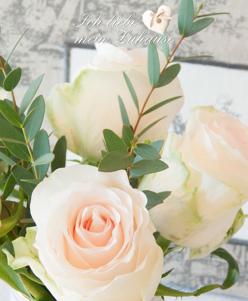 Blog - Toile de joux, Blumenvase aus Vintage Chic Porzellankrug und Palm Beach Collection French Vanilla Duftkerze - Bild 3