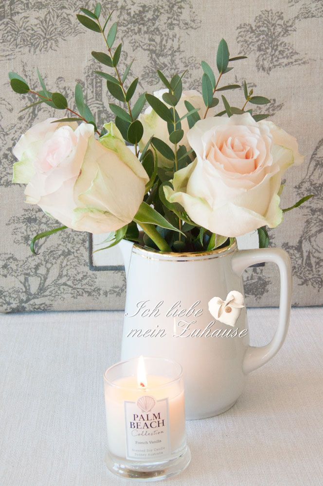 Blog - Toile de joux, Blumenvase aus Vintage Chic Porzellankrug und Palm Beach Collection French Vanilla Duftkerze - Bild 4