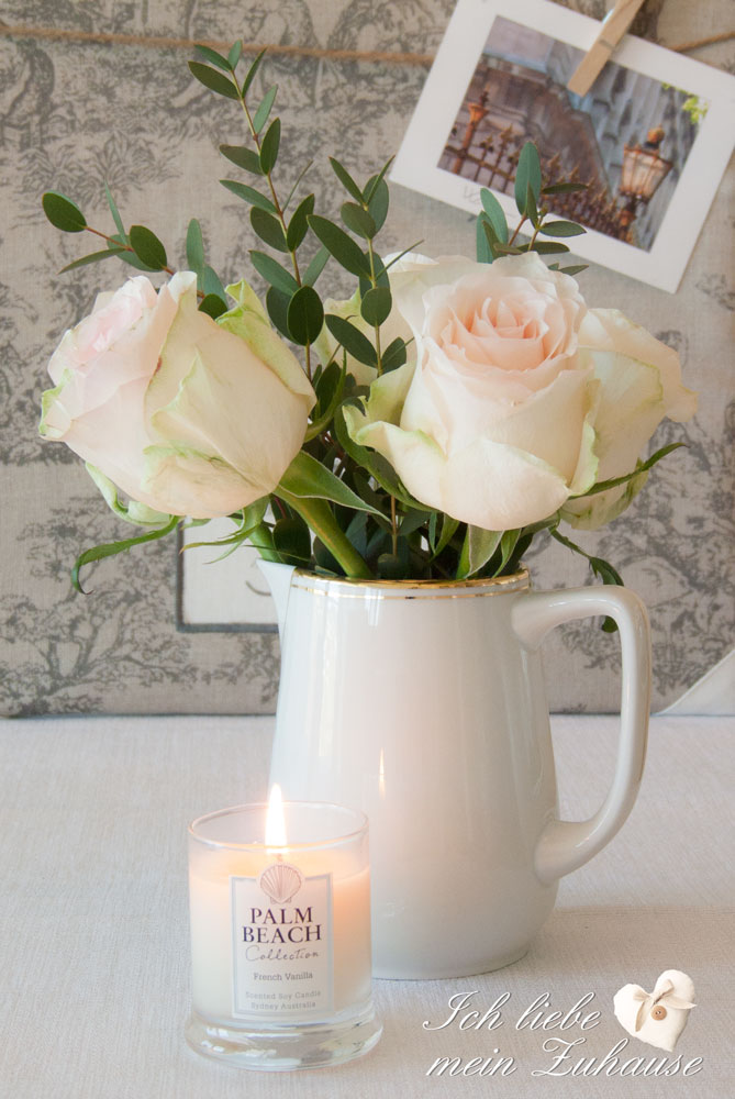 Blog - Toile de joux, Blumenvase aus Vintage Chic Porzellankrug und Palm Beach Collection French Vanilla Duftkerze - Bild 7