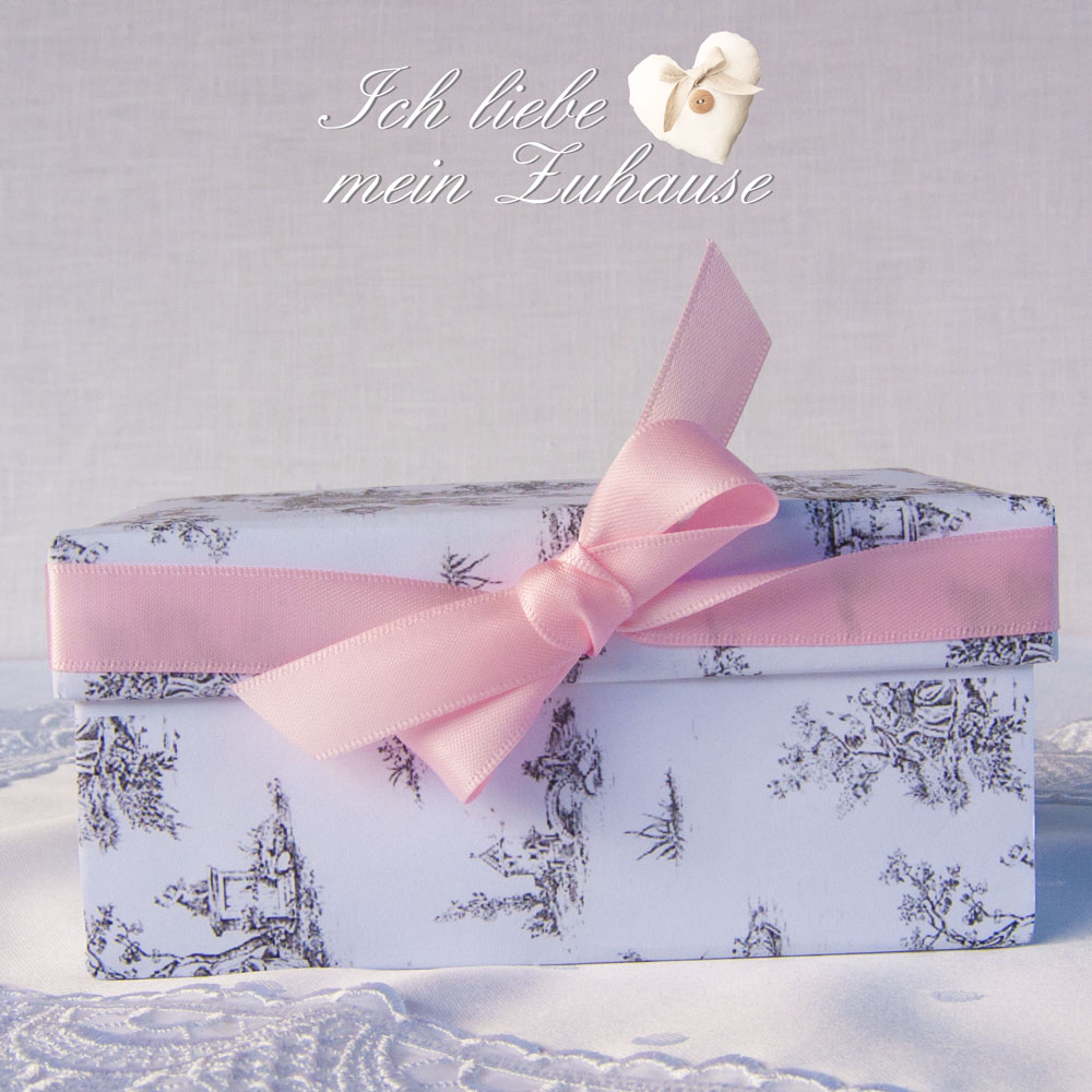 Blog - DIY mit toile de jouy - Kaffeekrug rose d'or - Tissuebox Elegance und Spitzbuben - Bild 10