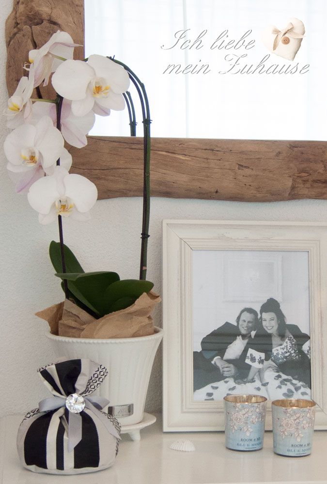 Blog - Wie dekoriere ich eine Kommode - Lene Bjerre Teelicht Blue Mood Collection - Keramiktopf Paulina - Duftsäckli mit Swarovski-Stein - Fotorahmen Augusta - Bild 1