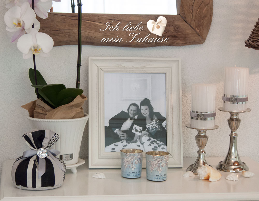 Blog - Wie dekoriere ich eine Kommode - Lene Bjerre Teelicht Blue Mood Collection - Keramiktopf Paulina - Duftsäckli mit Swarovski-Stein - Fotorahmen Augusta - Bild 2