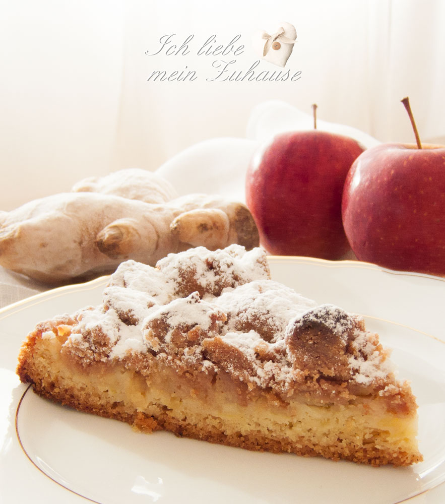 Blog - Feiner Apfel-Ingwer-Streuselkuchen - Lene Bjerre Kerzenständer Bellara Collection mit Kerzen - Bild 1