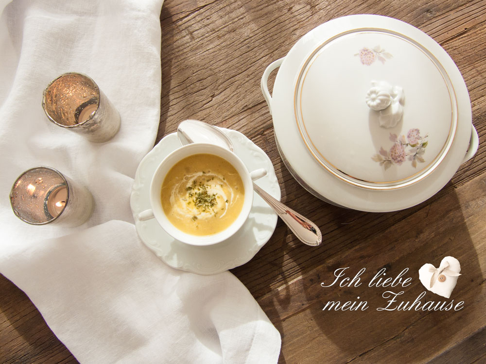 Blog - Kürbis-Schoko-Kuchen - Suppe mit Kokos und Wirz - Vintage Chic Suppenschüssel - Lene Bjerre Keramiktopf Teelicht - Bild 7