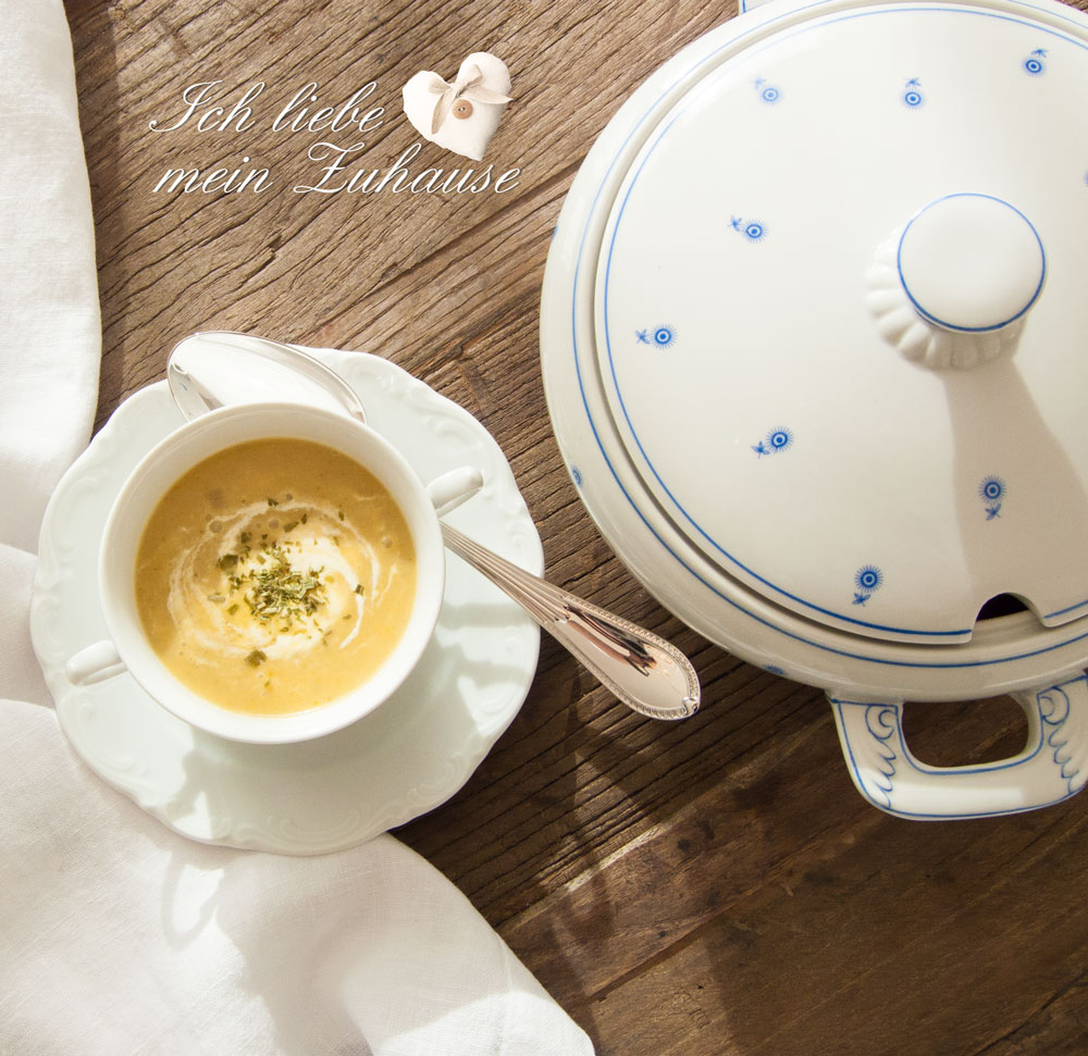 Blog - Kürbis-Schoko-Kuchen - Suppe mit Kokos und Wirz - Vintage Chic Suppenschüssel - Lene Bjerre Keramiktopf Teelicht - Bild 9