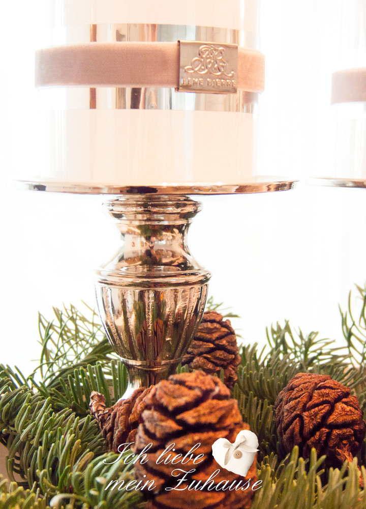 Blog - Advents-Arrangement mit Lene Bjerre Kerzenständer Kerzen Fellstern Fellherz Walnuss gold silber Mammutbaumzapfen Tablett - Bild 6