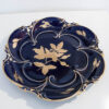 Kobaltblaue Porzellanplatte "Golden Lilies"