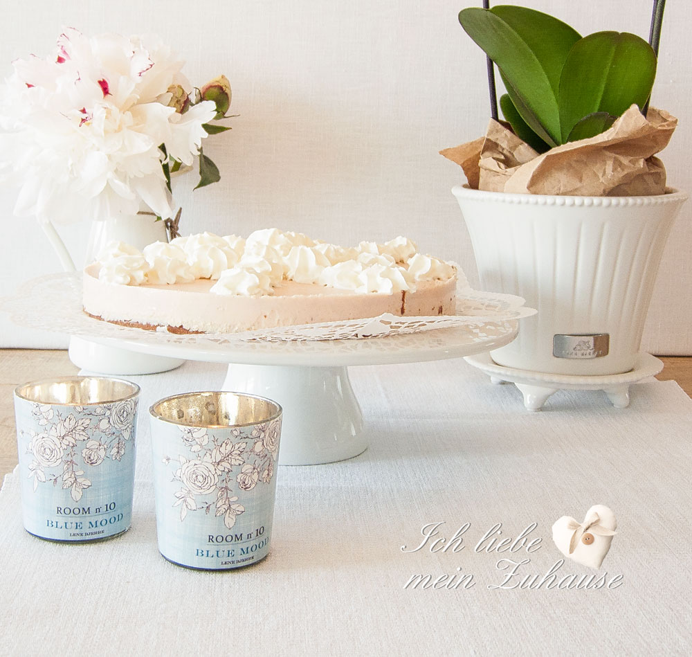 Blog - Alles Liebe zum Vatertag - Lene Bjerre Teelicht Blue Mood, Keramiktopf Paulina Collection mit Orchidee und Pfingstrose - Bild 1