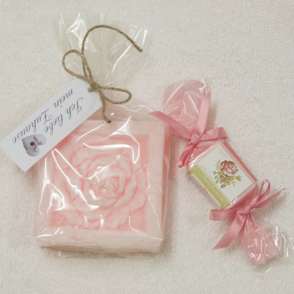 Rosen-Schwimmkerze und Bath Fizzer