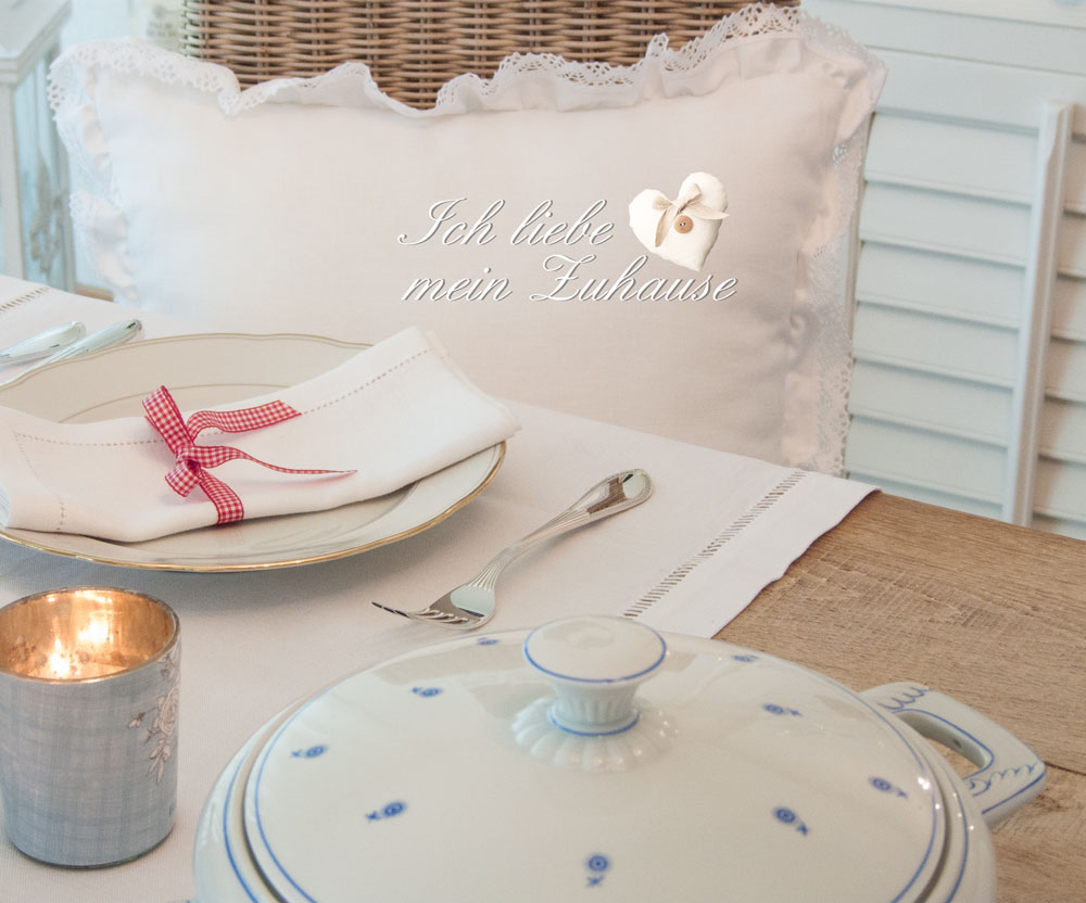 Blog - 1. August im Landhausstil mit Kissen Luxus Home Collection und Vintage Suppenschüssel und Etagere und Lene Bjerre Teelicht - Bild 5