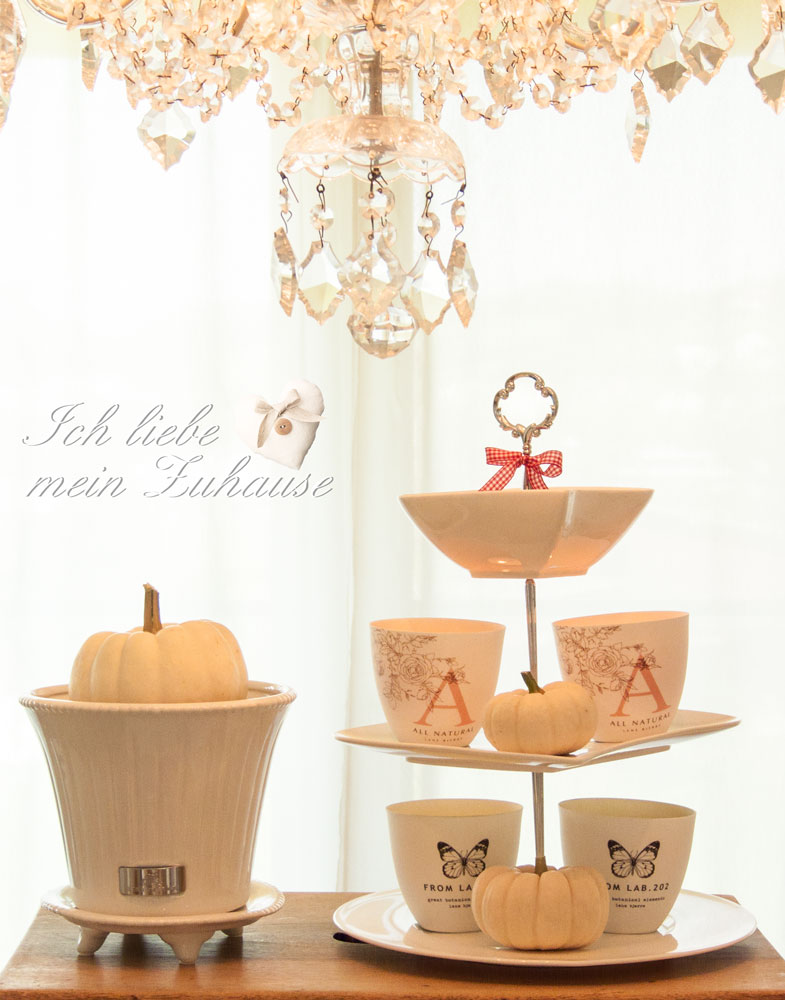 Blog - Design in Paris mit Lene Bjerre Windlichtern Keramiktöpfen Kerzenständern Kerzen und Etagere mit Muscheln - Bild 1