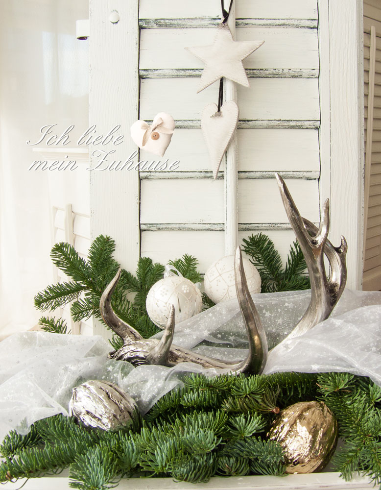 Blog - Adventsdekoration mit Lene Bjerre Hirschgeweih Christbaumkugeln Walnuss silber gold Fellherz Fellstern - Bild 1