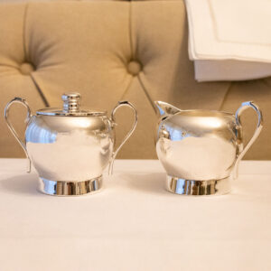 Edzard-Rahmkrüglein und Zuckerdose Aida/schwerversilbert