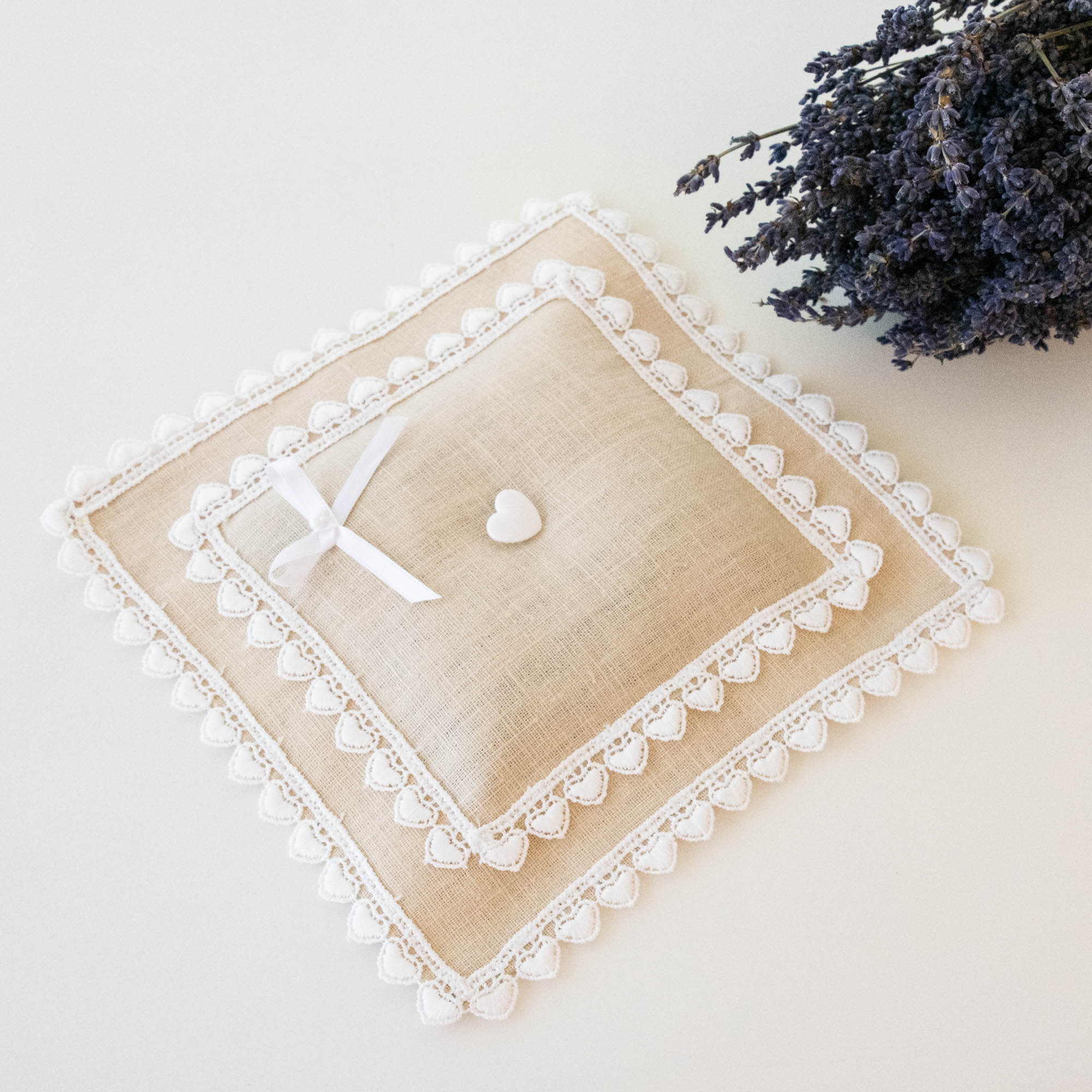 Lavendel-Traumkissen aus Leinen/natur, mit Herzen