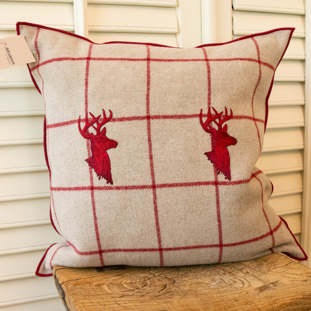 Altalena of Switzerland - Kissen roter Hirsch/50x50cm