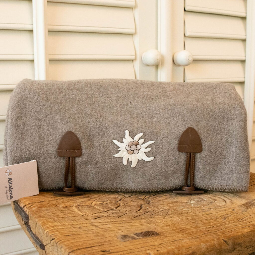 Altalena of Switzerland - Plaidrolle mit Edelweiss/100x150cm