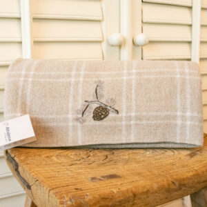 Altalena of Switzerland - Plaidrolle mit Zapfen/100x150cm