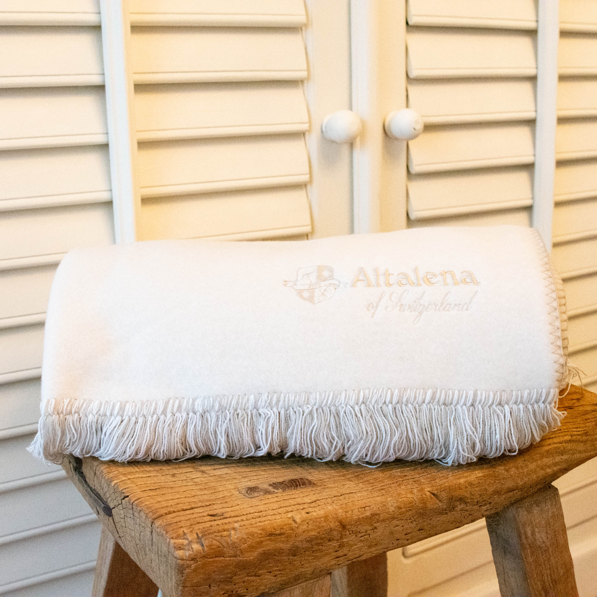 Altalena of Switzerland - Plaid, seidenweich weiss/150x100cm