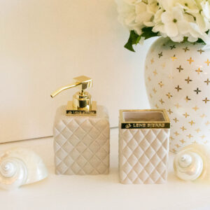 Lene Bjerre - Seifenspender und Becher aus der Portia Collection, camel/gold