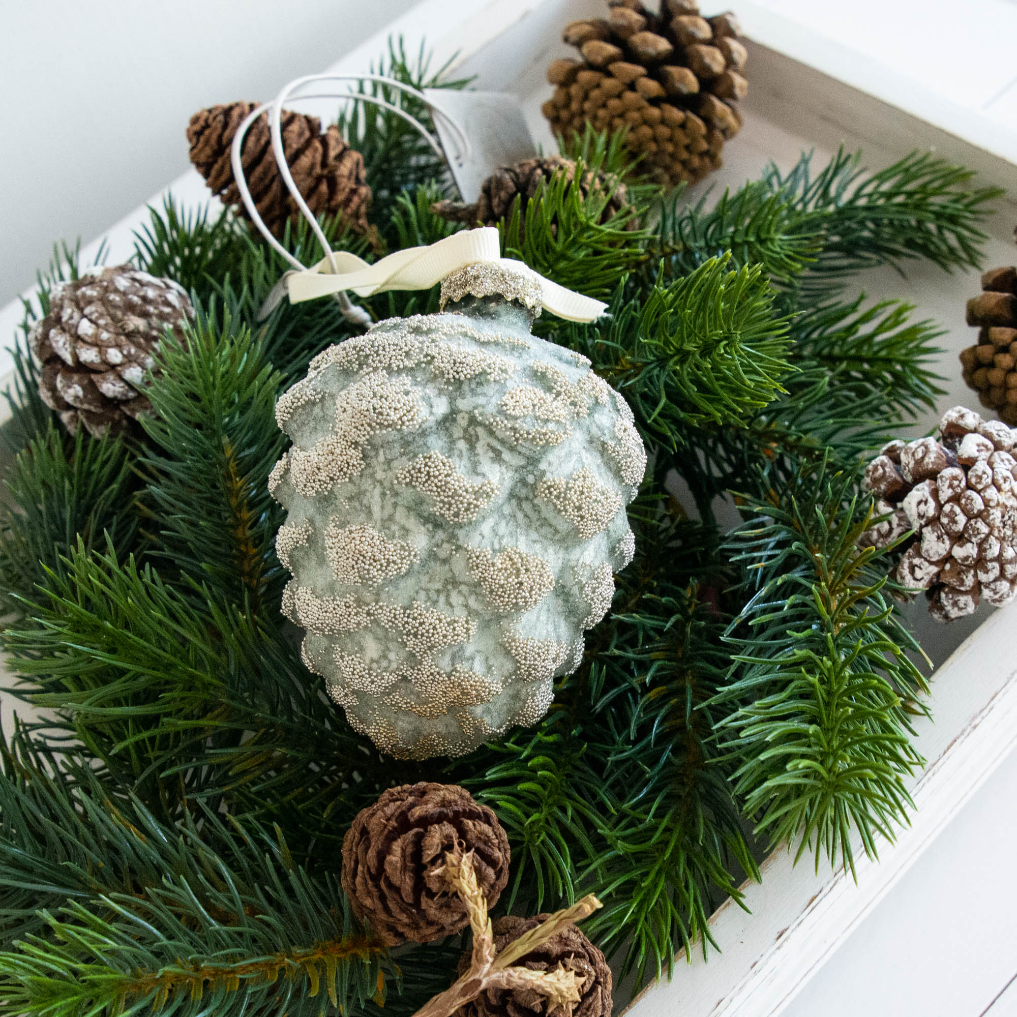 Lene Bjerre – Pinienzapfen Ornament / Dusty Green Lene Bjerre - Pinienzapfen Ornament / Dusty Green