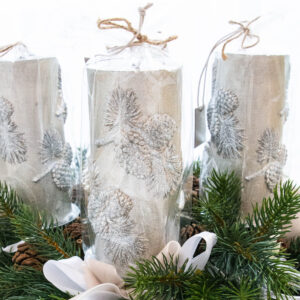 Lene Bjerre - Kerze Elegia mit Zapfen / Silber