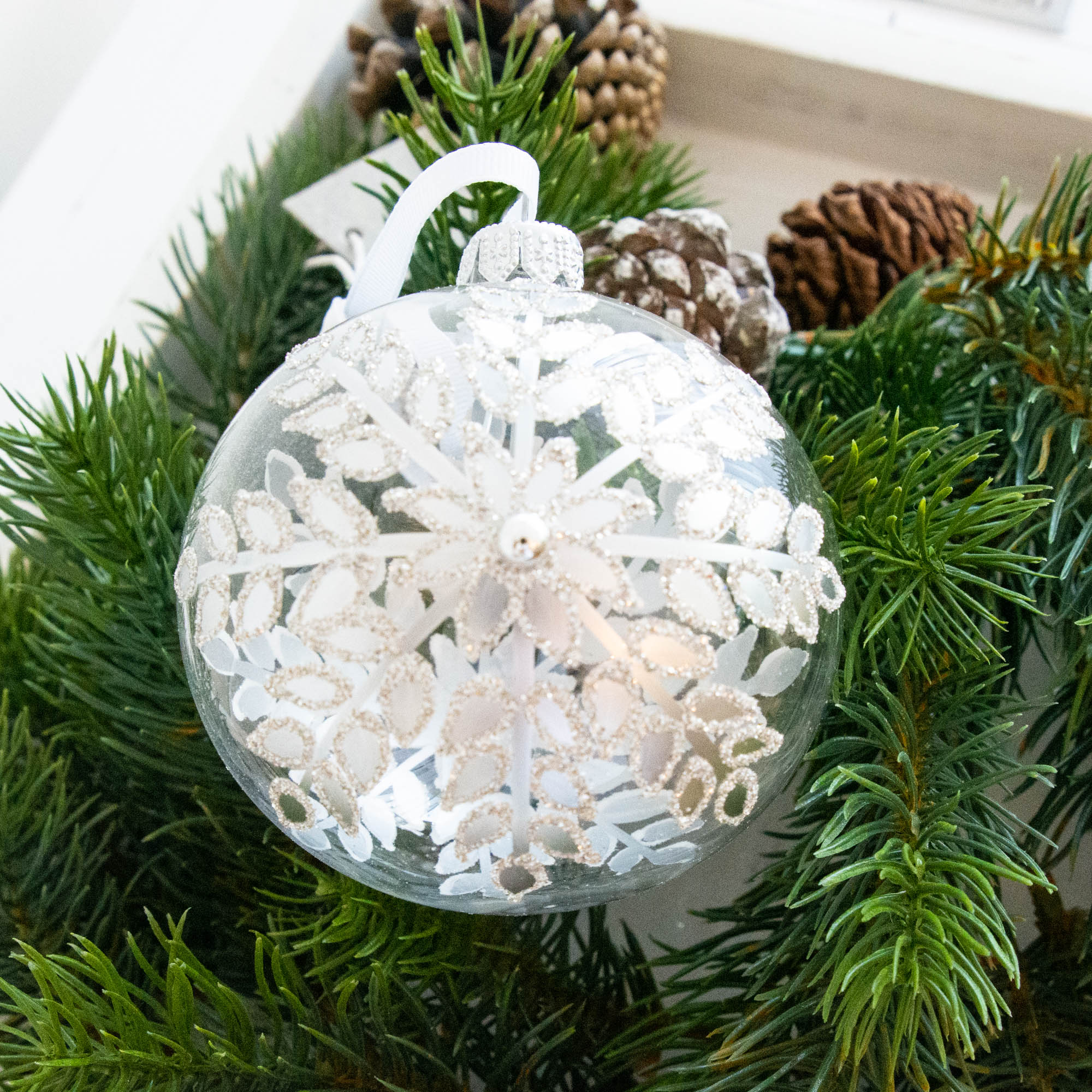 Lene Bjerre – Christbaumkugel Cadelia, Blumen/Silver-klar Lene Bjerre - Christbaumkugel Cadelia, Blumen/Silver-klar