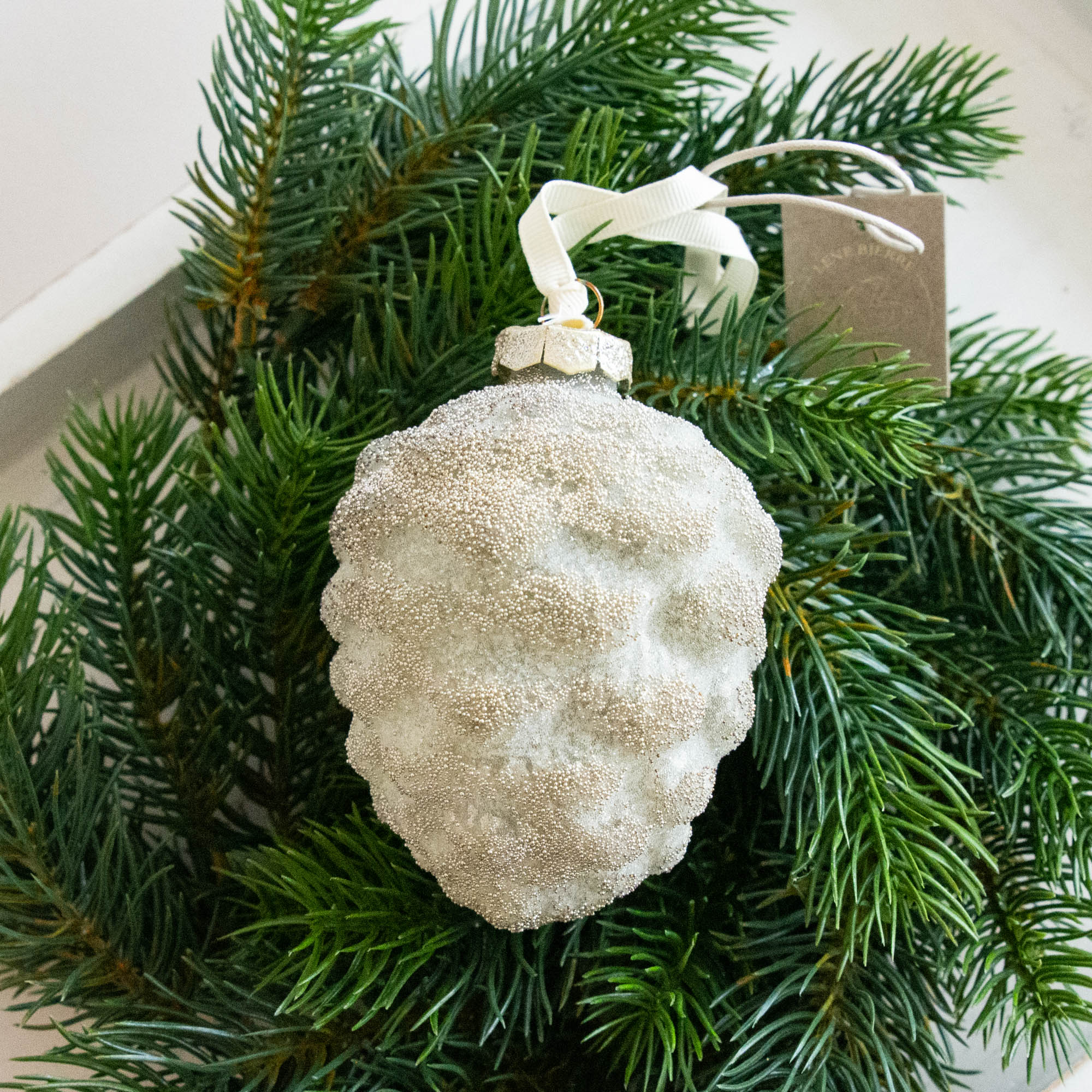 Lene Bjerre – 6 Pinienzapfen Ornament / Off White Lene Bjerre – 6 Pinienzapfen Ornament / Off White