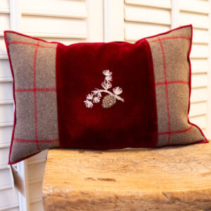 Altalena of Switzerland - Kissen Chalet-Romantik Zapfen auf rotem Samt/30x45cm