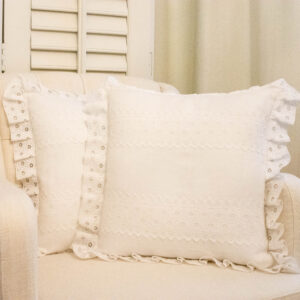 2 Romantische, Weisse Leinen-Kissen mit Rüschen/Handarbeit 58x58cm